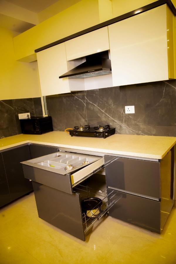 Lime Tree Luxury Studio - Service Apartment Near Artemis Hospital ,คูร์เคาน์ ภายนอก รูปภาพ